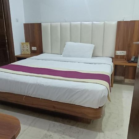 Hotel A10 นิวเดลี ภายนอก รูปภาพ